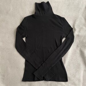 Everlane Pima Micro-Rib Turtleneck T-Shirt